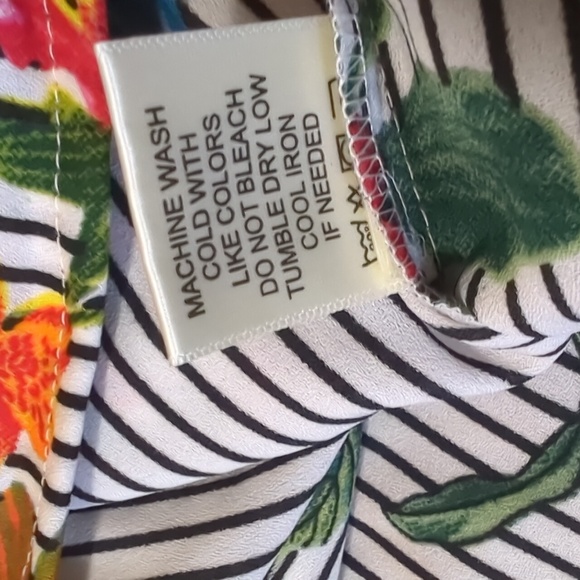Floral Stripes  Black White Woman Shirt Blouse Top Size S Truth V-Neck LS - Picture 13 of 13